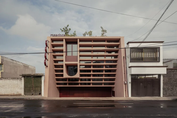 "Modern ROSADOCE Commercial Building by REIMS 502: A Stunning Showcase of Contemporary Architecture"